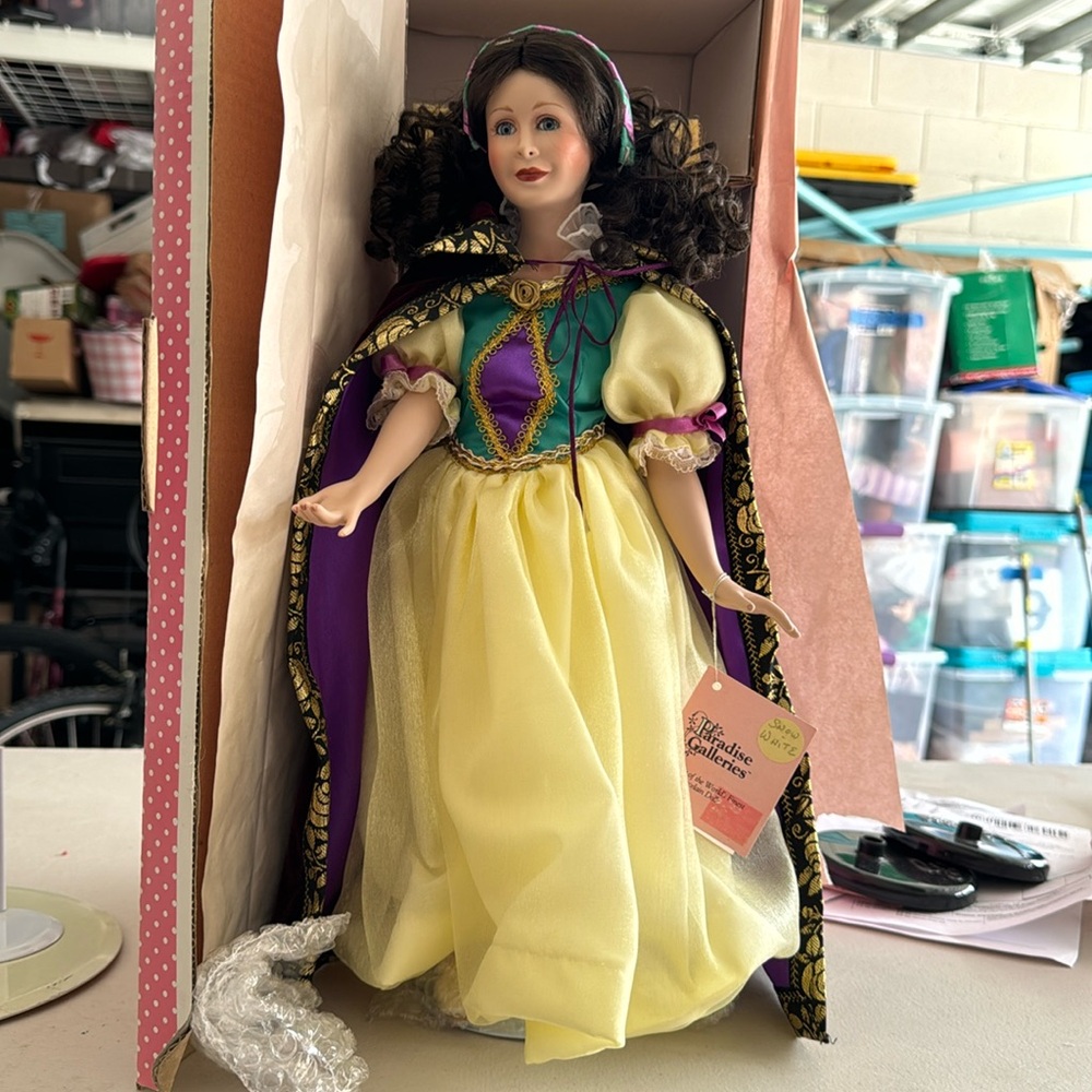 Paradise Galleries Snow White